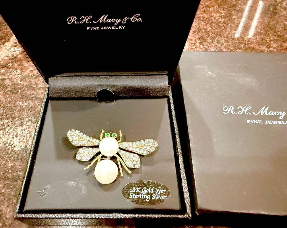 RH Macy & Co Cultr’d Fresh WTR Pearl and CZ Bee Pin 18k Gold/Sterling Silver